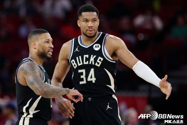 NBA 전문 기자 크리스 헤인즈는 자신의 SNS를 통해 “NBA 소식통에 의하면 아데토쿤보는 밀워키가 릴라드를 방출한 결정에 불만을 품고 있다”고 밝혔다. 사진=AFPBBNews=News1