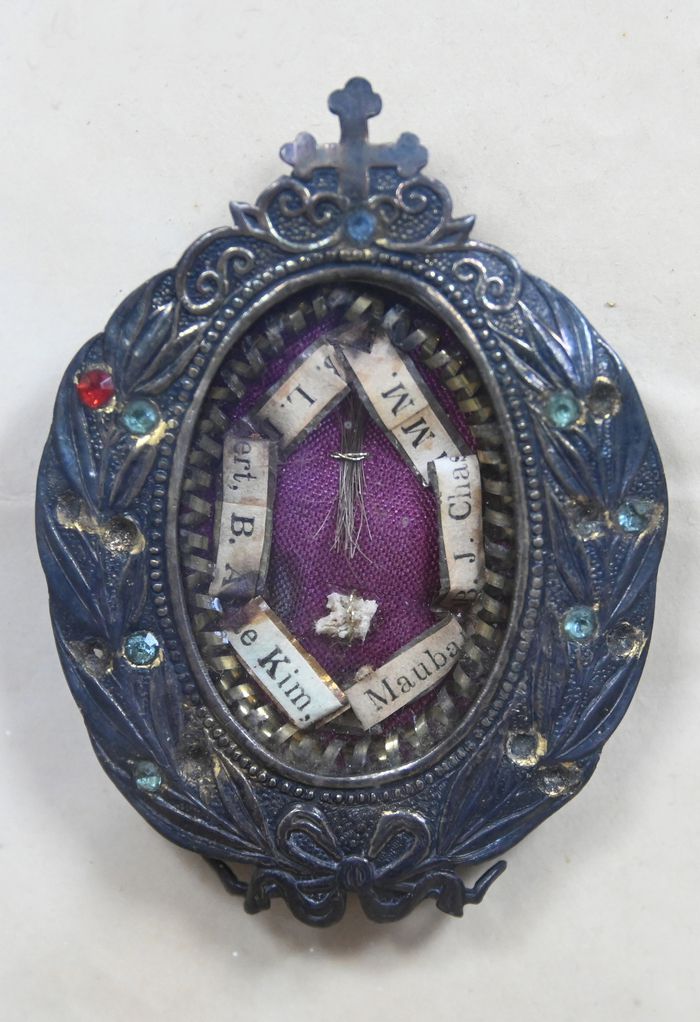 앵베르 주교, 모방 신부, 샤스탕 신부의 머리카락과 김대건 신부의 발뼈 조각이 담겨 있는 유해함