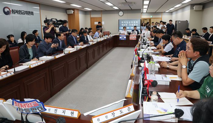 지난 1일 정부세종청사 최저임금위원회 회의실에서 최저임금위원회 8차 전원회의가 열리고 있다. [사진 출처 = 연합뉴스]