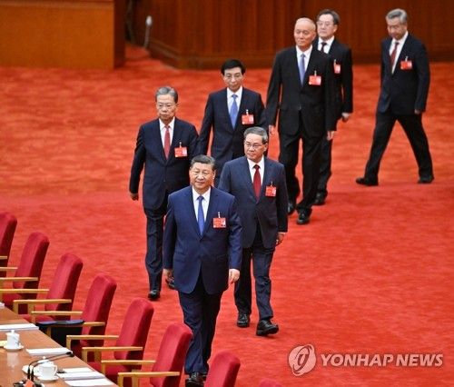 지난해 20기 3중전회 회의장 입장하는 中 지도부. [신화 연합뉴스]