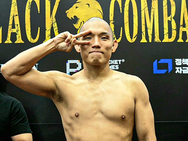 ‘캡틴 코리아’ 정한국이 2025년 7월 경기도 오산시 블랙컴뱃 챔피언스리그 시즌2 13주차 계약 체중 72㎏ 5분×3라운드 메인이벤트 계체를 통과하고 있다. 정한국은 제우스FC 및 젠틀맨 플라워 라이트급 챔피언을 지냈다. 사진=이데아 파라곤