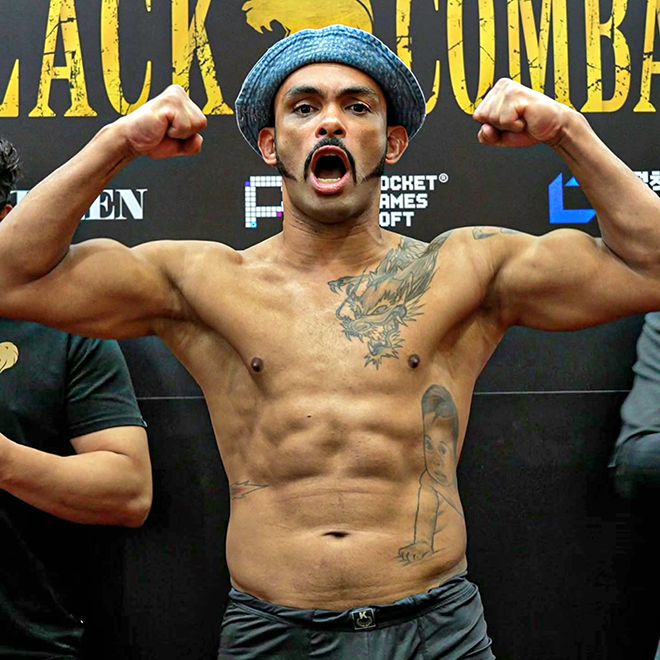 ‘머큐리’ 플라비우 산투스가 2025년 7월 경기도 오산시 블랙컴뱃 챔피언스리그 시즌2 13주차 계약 체중 72㎏ 5분×3라운드 메인이벤트 계체를 통과하고 있다. 머큐리는 카자흐스탄 Naiza FC 플라이급 타이틀 도전자 출신이다. 사진=이데아 파라곤