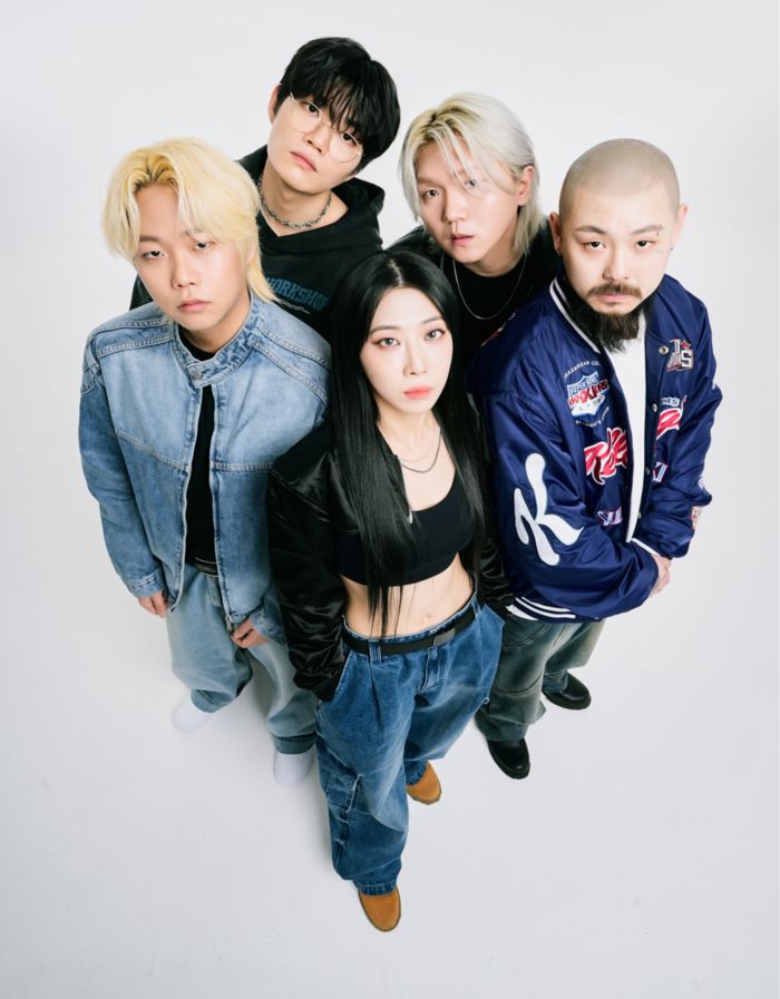 비트펠라하우스 멤버들 모습. 왼쪽부터 시계방향으로 히스 (오현서), 윙 (김건호), 옐라이 (임영은), 허클 (박시훈) ,헬캣 (장대현). 비트펠라하우스 제공