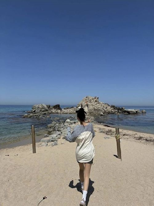 설현이 여름 햇살보다 맑은 비주얼을 자랑했다. 사진=설현 SNS
