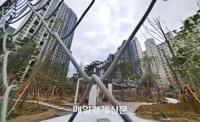 지난 29일 서울 서초구 한 아파트. <이승환기자>