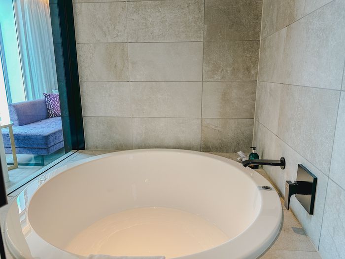 스위트룸 욕실 / 사진=권효정 여행+ 기자