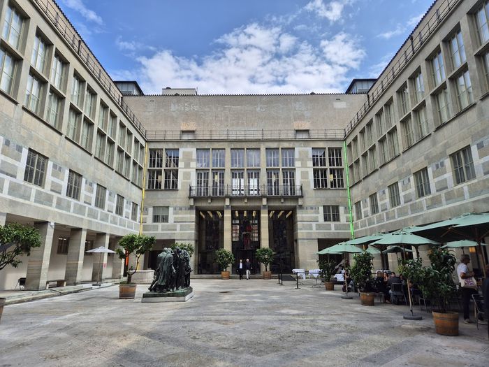 바젤 미술관 안뜰에는 로댕의 유명한 조각인 칼레의 시민들이 있다. ©김슬기