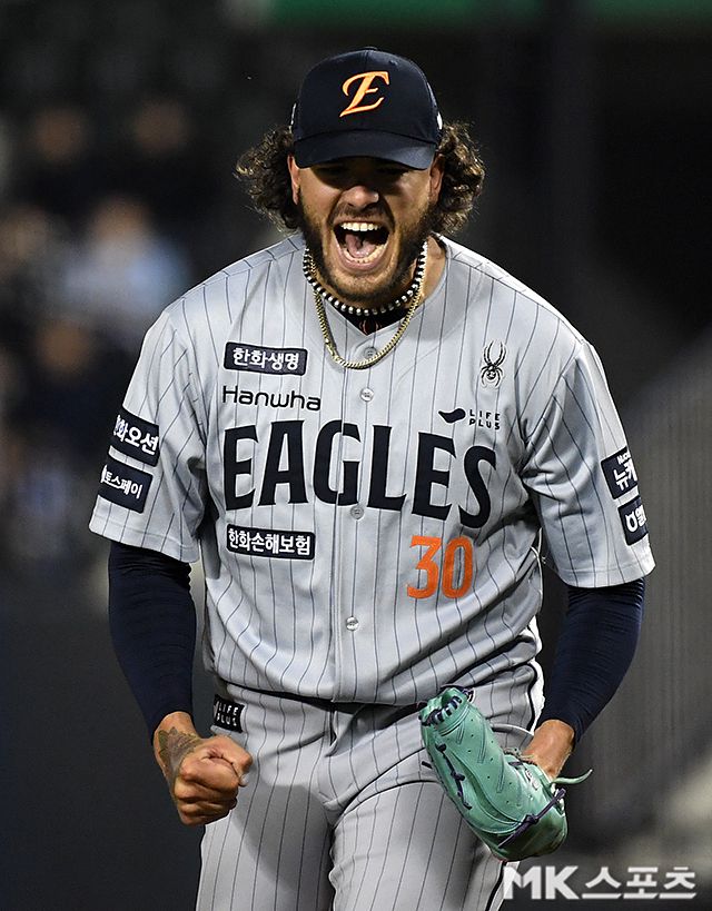 올 시즌 슈퍼 에이스로 활약 중인 폰세. 사진=천정환 기자