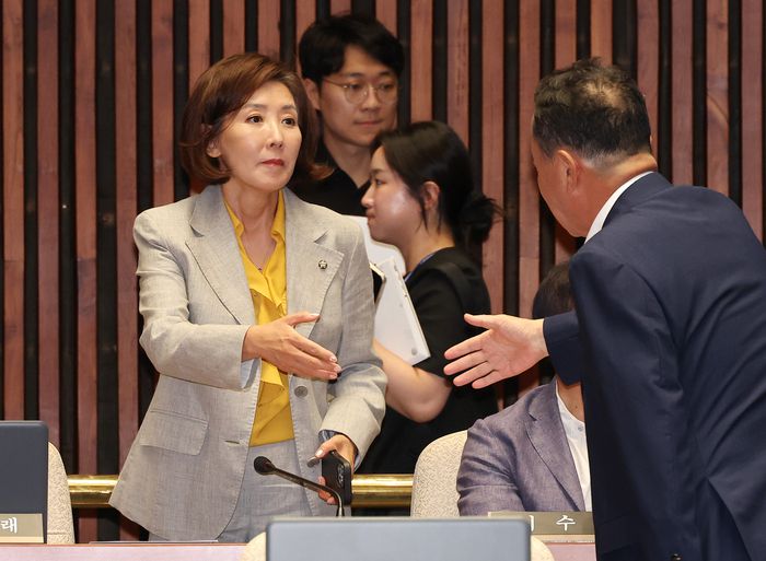 나경원 국민의힘 의원이 지난 9일 서울 여의도 국회에서 열린 의원총회에 참석하고 있다. [사진 출처 = 연합뉴스]