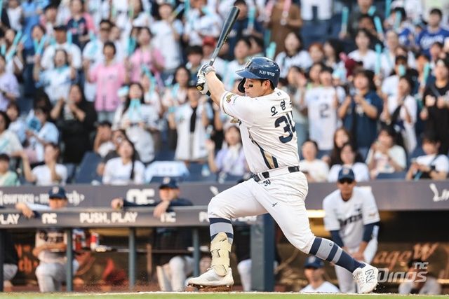 10일 창원 삼성전에서 역전 결승타를 쳐낸 오영수. 사진=NC 제공