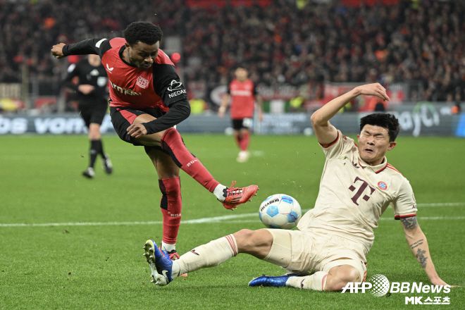 김민재는 반등을 꾀하려고 했던 2023-24시즌 유럽축구연맹(UEFA) 챔피언스리그(UCL) 준결승 1차전 레알 마드리드(스페인)와의 홈경기에선 치명적인 실책을 두 번이나 범하며 토마스 투헬 전 뮌헨 감독의 공개 비판을 받았다. 김민재는 이후 주전 경쟁에서 완전히 밀려난 채 시즌을 마무리했다. 사진=AFPBBNews=News1