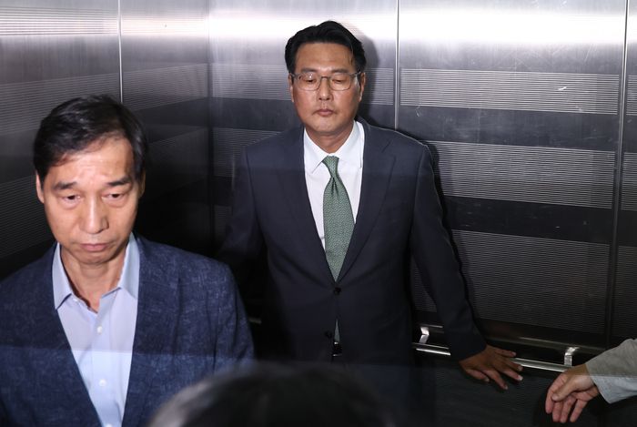 윤석열 정부 외교라인 핵심 인사인 김태효 전 국가안보실 1차장이 지난 11일 피의자 신분으로 조사를 받기 위해 서울 서초구 순직해병 특검팀 사무실로 향하고 있다. [사진 = 연합뉴스]