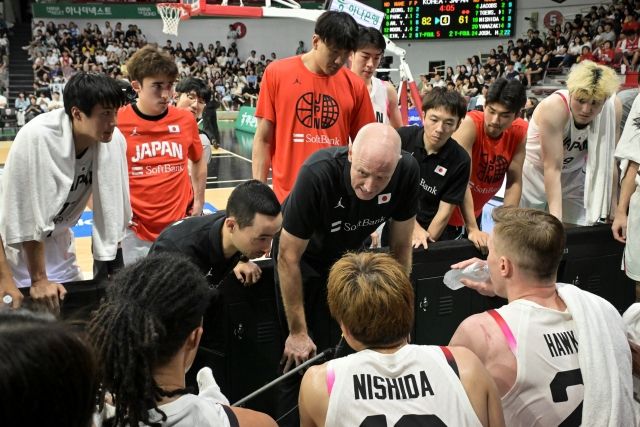 호바스 감독은 “아쉽다. 오픈 찬스를 많이 놓쳤다. 큰 점수차로 진 이유는 슈터들이 아쉬웠기 때문이다. 라인업 조정이 필요해 보인다”며 “대한민국의 수비가 너무 좋았다. 우리의 젊은 선수들이 잘해줬으나 아쉬움은 있다. 4쿼터 경기력은 괜찮았다. 더 준비해서 아시아컵을 잘 치를 것이다”라고 이야기했다. 사진=대한민국농구협회 제공