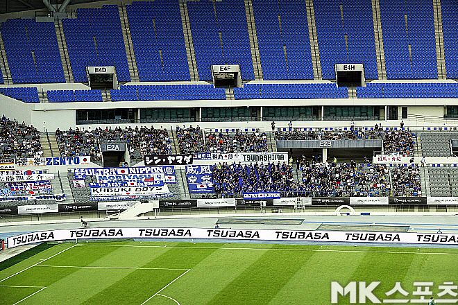 12일 경기도 용인미르스타디움을 찾은 일본 팬들. 사진=이근승 기자