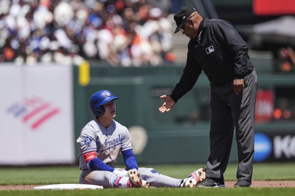 2루에서 아웃된 김혜성이 아쉬워하고 있다. 사진= AP= 연합뉴스 제공