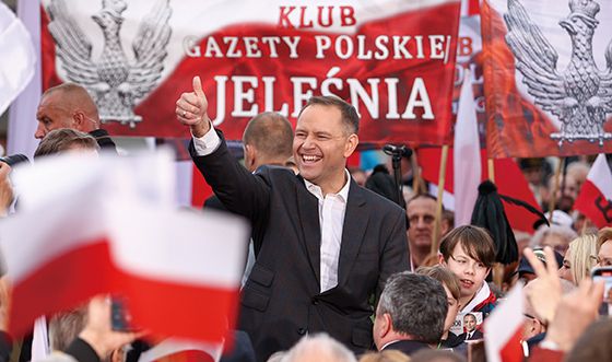 지난 6월 1일 치러진 폴란드 대선 결선에서 도널드 트럼프 미국 행정부 지지를 받은 보수 성향 카롤 나브로츠키 무소속 후보가 당선됐다. <사진 연합뉴스>