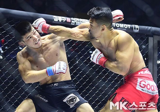 이리스켈디 두이셰예프가 2025년 6월 서울특별시 중구 장충체육관 로드FC73 2부 제3경기 63㎏ 5분×3라운드에서 김현우 공격을 피하고 있다. 사진(서울 장충동)=김영구 기자