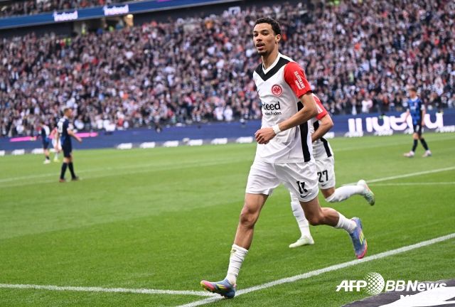 에키티케는 2002년생으로 파리 생제르맹(PSG)을 떠나 프랑크푸르트에 입성하면서 잠재력을 폭발시켰다. PSG를 떠날 때 그의 이적료는 1,400만 파운드에 불과했으나 지금은 8,000만 파운드 이상으로 평가되고 있다. 사진=AFPBBNews=News1