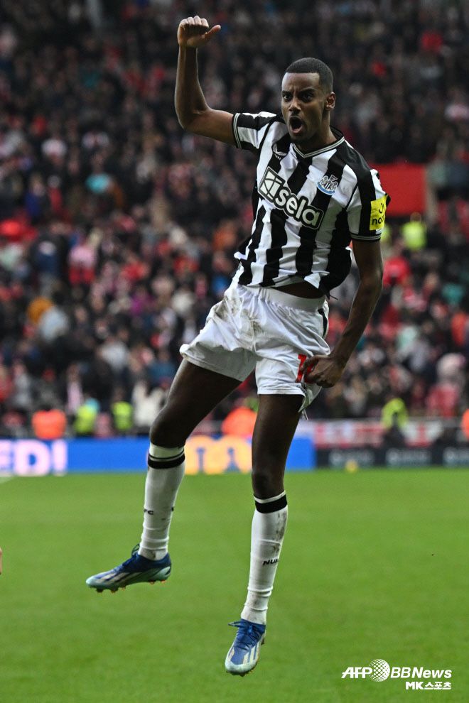 지난 시즌 EPL 득점 2위가 이삭이었다. 이삭은 지난 시즌 리그 34경기에서 23골 6도움을 기록했다. 이삭은 2023-24시즌에도 리그 30경기에 출전해 21골 2도움을 올렸다. 2시즌 연속 20골 이상을 기록하며 EPL 정상급 공격수로 확실하게 자리매김했다. 이삭은 192cm 키에 빠르고 유연하다. 20대 초반엔 골 결정력 부족과 잦은 부상으로 기대만큼 성장하지 못했지만, 2023-24시즌부터 기량이 만개했다. 사진=AFPBBNews=News1