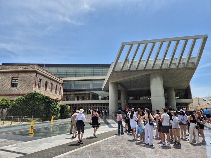 유적을 발굴한 현장 위에 세워진 아크로폴리스 박물관. ©김슬기