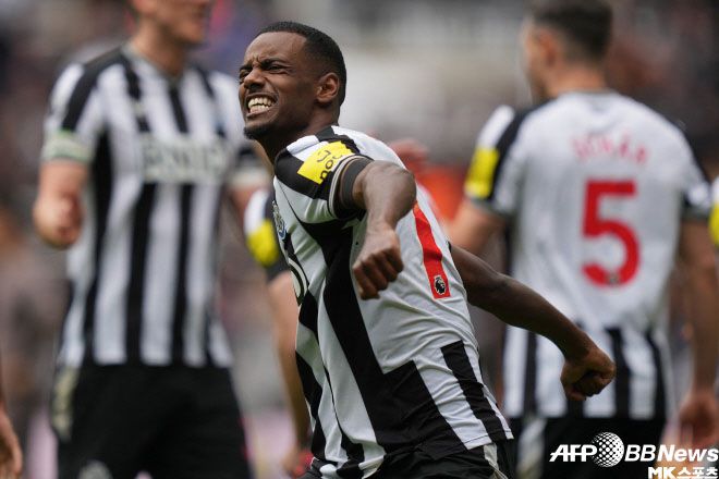 ‘BBC’는 “뉴캐슬은 이삭의 대안으로 아인트라흐트 프랑크푸르트(독일)에서 활약 중인 위고 에키티케를 점찍었다”고 했다. 에키티케는 2024-25시즌 독일 분데스리가 33경기에서 15골 8도움을 기록한 공격수다. 에키티케는 컵대회까지 포함하면 공식전 48경기에서 22골 12도움을 올렸다. 에키티케는 다재다능한 공격수로 탁월한 결정력이 최고의 장점으로 꼽힌다. 사진=AFPBBNews=News1