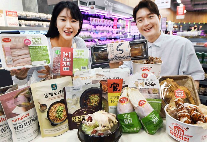 홈플러스에서 진행하는 초복맞이 복날 보양식 대전. [홈플러스 제공]