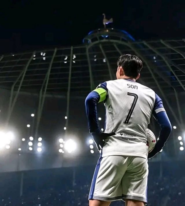 ‘스카이벳’의 손흥민 이적 관련 전망은 그저 하나의 시나리오로 볼 수 있다. 현실이 될 수 있는 시나리오는 많지 않다. 현재 손흥민과 토트넘이 2025-26시즌을 동행할 것이라는 전망도 있다. 사진=X