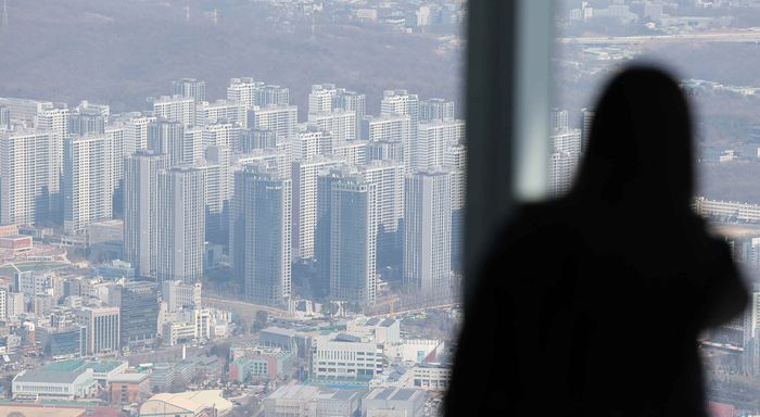 서울 송파구 롯데월드타워에서 바라본 강남 아파트 단지 모습 [사진 = 뉴스1]