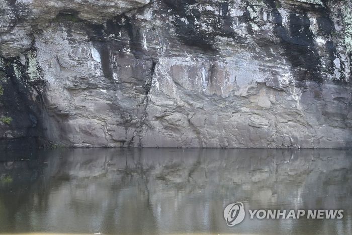 폭우로 수몰된 반구대 암각화. [사진출처 = 연합뉴스]