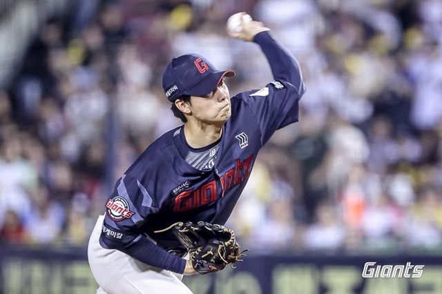 홍민기가 19일 잠실 LG전에서 공을 뿌리고 있다. 사진=롯데 제공