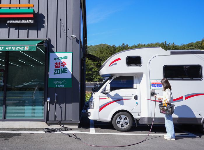 세븐일레븐 청수 충전. [사진 = 세븐일레븐 제공]