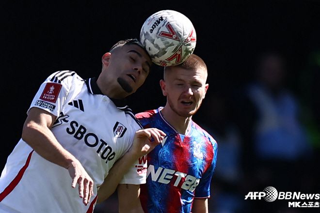 워튼은 지난해 1월 블랙번에서 팰리스로 이적했다. 워튼은 잉글랜드 프리미어리그(EPL) 적응에 성공하며, 유로 2024 잉글랜드 대표팀에도 깜짝 발탁됐다. 기대를 모았던 2024-25시즌은 워튼에게 아쉬움으로 남았다. 워튼이 사타구니 부상으로 약 3개월 동안 전력에서 이탈했기 때문. 팰리스는 올여름 워튼을 내보낼 생각이 없다. 팀 수비 핵심 마크 게히, 공격의 중심 에베레치 에제가 올여름 이적시장에서 팀을 떠날 가능성이 높은 까닭이다.
팰리스는 팀의 중원까지 무너지면 전력 유지가 어렵다고 판단한다. 사진=AFPBBNews=News1