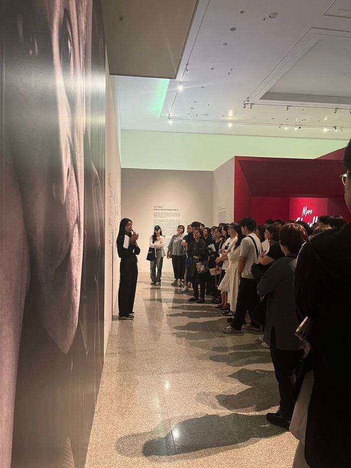 제주도립미술관에서 진행중인 ‘마르크 샤갈: 20세기 그래픽 아트의 거장, 환상과 색채를 노래하다’ 전시 / 사진=롯데관광개발