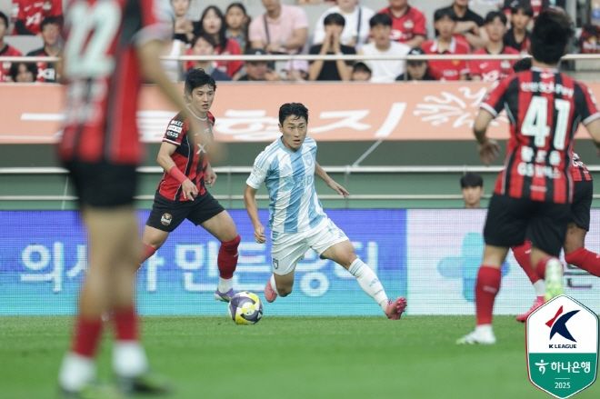 울산 HD 이진현이 드리블하고 있다. 사진=한국프로축구연맹