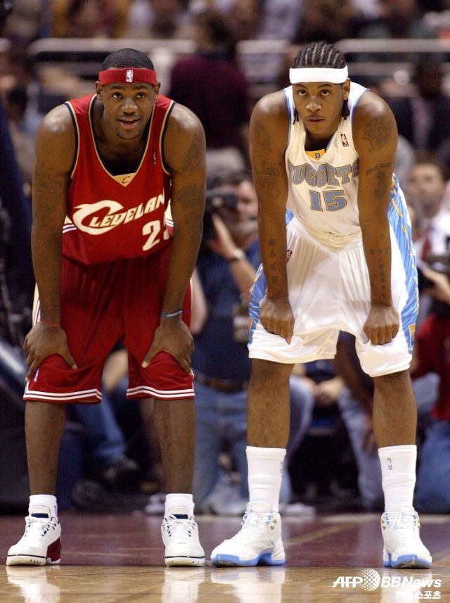 제임스와 앤서니 모두 NBA 데뷔 시즌부터 최고의 활약을 펼쳤다. 제임스는 79경기 출전, 평균 20.9점 5.5리바운드 5.9어시스트 1.6스틸을 기록했다. 앤서니는 82경기 출전, 평균 21.0점 6.1리바운드 2.8어시스트 1.2스틸을 기록했다. 사진=AFPBBNews=News1