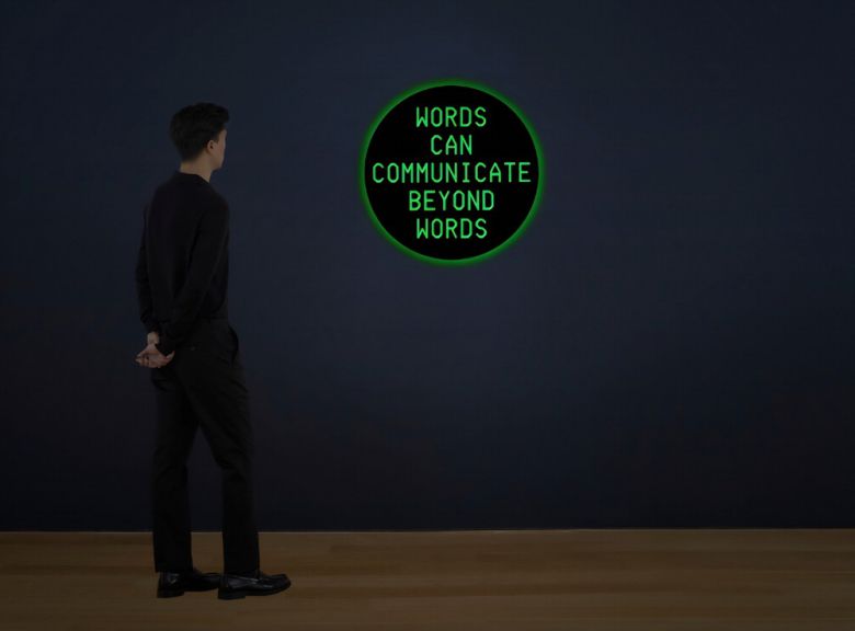 인공지능(AI)이 지은 시구를 활용한 사샤 스타일스의 설치 작품 'WORDS CAN COMMUNICATE BEYOND WORDS'(2024). 지난 3월 미국 뉴욕 크리스티 경매에서 1만80달러(약 1380만원)에 낙찰됐다. 크리스티