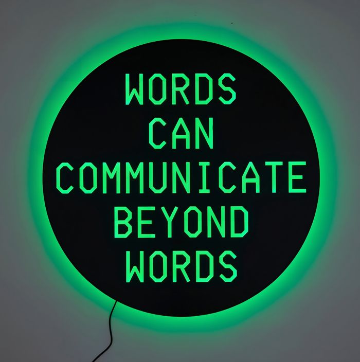 인공지능(AI)이 지은 시구를 활용한 사샤 스타일스의 설치 작품 ‘WORDS CAN COMMUNICATE BEYOND WORDS’(2024). 지난 3월 미국 뉴욕 크리스티 경매에서 1만80달러(약 1380만원)에 낙찰됐다. 크리스티