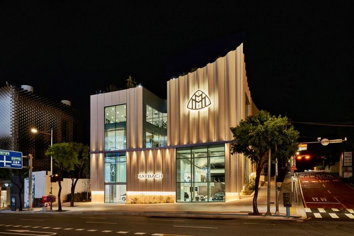 마이바흐 브랜드센터 서울 야경 장면 [사진출처=HS효성더클래스]