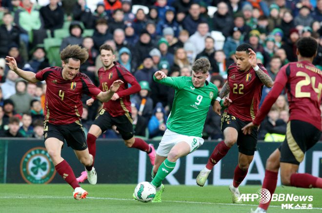 드리블하고 있는 아일랜드 축구의 희망 에반 퍼거슨. 사진=AFPBBNews=News1