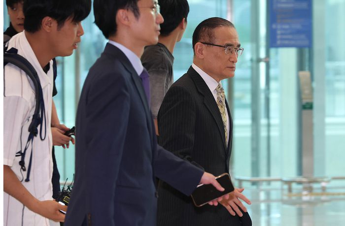 지난 24일 오후 나흘간의 방미 일정을 마친 위성락 대통령실 국가안보실장이 마코 루비오 미국 국무장관 겸 국가안보보좌관을 만나지 못하고 인천공항을 통해 들어오고 있다. [이충우 기자]