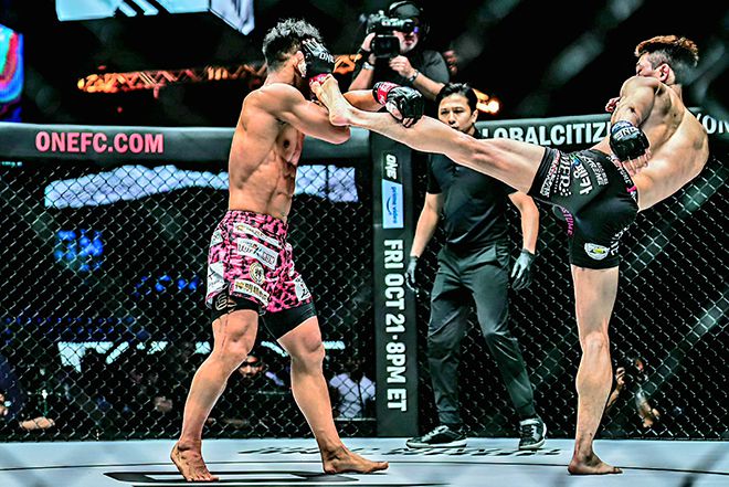 오호택이 2022년 9월 싱가포르체육관 ONE Fight Night 2에서 다카하시 료고를 공격하고 있다. 사진=Group One Holdings Pte. Ltd
