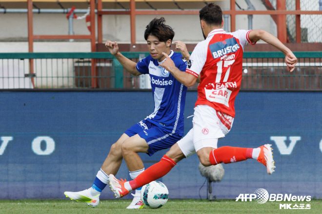 요코타 다이스케(25·일본)가 새로운 도전에 나선다. 요코타는 독일 프로축구 2부 리그 하노버 96으로 향한다. 독일 ‘키커’에 따르면 하노버는 7월 29일 요코타 영입을 발표했다. 하노버는 “벨기에 KAA 헨트로부터 요코타를 1년 임대 영입했다”며 “요코타의 활약에 따라서 완전 영입이 가능한 옵션이 포함되어 있다”고 전했다. 사진=AFPBBNews=News1