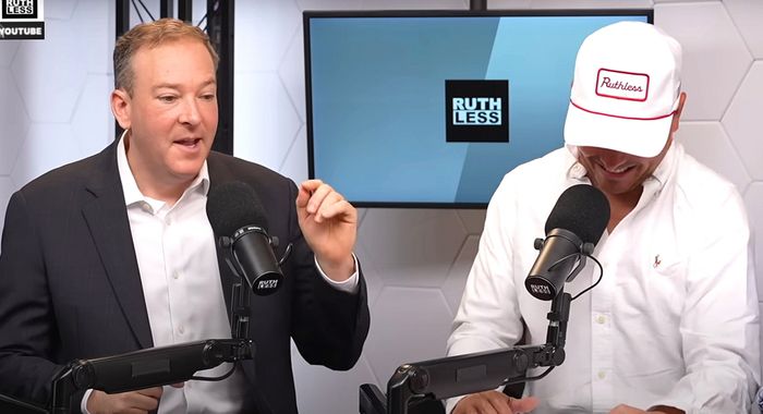 29일(현지시간) 공개된 미국 보수 성향 팟캐스트 ‘루스리스’에 출연해 배출가스 규제 철폐 계획을 언급하고 있는 리 젤딘 미 환경보호청장. <유튜브 캡처>