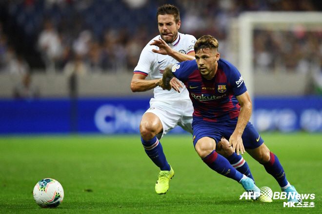 FC 바르셀로나 유소년 팀에서 성장해 프로에 데뷔했던 카를레스 페레스(사진 오른쪽). 사진=AFPBBNews=News1