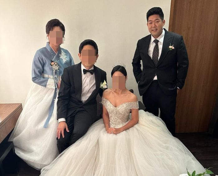 미 이민당국에 구금된 김태흥씨(맨 오른쪽)가 동생의 결혼식에 참석해 찍은 사진. 미주한인봉사교육단체협의회 제공