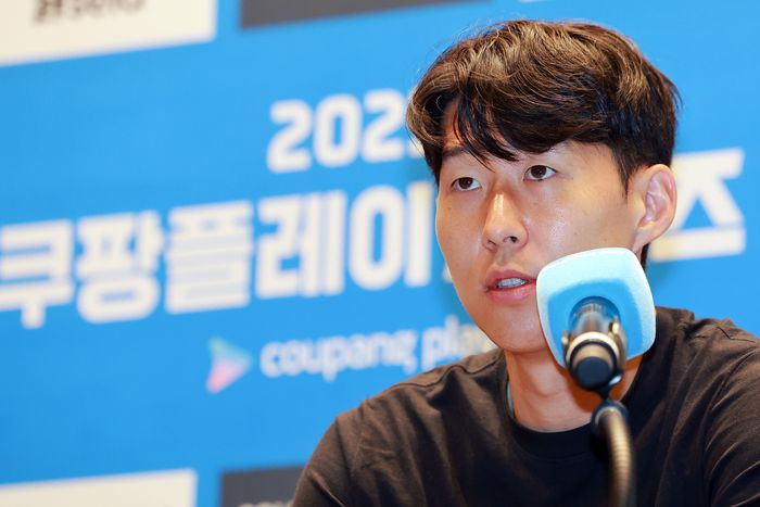 잉글랜드 프로축구 토트넘 손흥민이 2일 서울 영등포구 IFC 더포럼에서 열린 2025 쿠팡플레이 시리즈 기자회견에 참석해 있다. 이날 손흥민은 기자회견에 앞서 별도의 발언을 통해 “올여름 팀을 떠나기로 결정했다”고 발표했다. [사진 출처 = 연합뉴스]