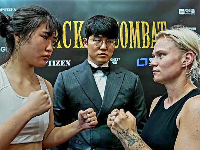블랙컴뱃 여성부 P4P 1위 ‘짱구’ 전수민과 국제종합격투기연맹 세계청소년선수권대회 금메달리스트 알료나 아기셰바가 2025년 8월 블랙컴뱃 라이즈 7 코-메인이벤트 계체 후 마주 보고 있다. 사진=이데아 파라곤