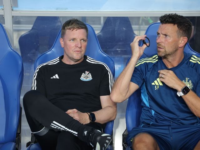 하우 감독은 “이삭이 리버풀 이적을 기대하고 있다는 것을 알고는 있지만 대한민국에 있는 지금은 현지와의 소통이 원활하지 않아 정확히 알 수 없다. 일단 뉴캐슬이 리버풀의 제안을 거절한 건 알고 있다. 현지에서 잘 컨트롤 할 것이다. 이삭의 미래에 대해 확실히 알 수는 없지만 아직 뉴캐슬 선수다. 그를 지지한다. 다음 시즌 뉴캐슬 유니폼을 입고 뛰기를 바란다. 지금은 실시간 업데이트가 힘들다. 구단 결정을 지지하고 믿고 있다”고 이야기했다. 사진=연합뉴스 제공