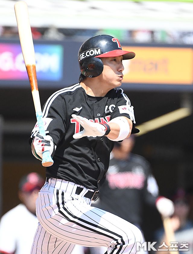 1일 대구 삼성전에서 맹타를 휘두른 신민재. 사진=천정환 기자