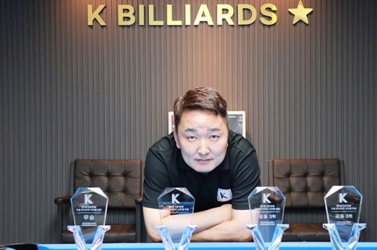 충남 아산에서 포켓볼 전용클럽 ’K빌리어즈포켓클럽‘을 운영하는 권영휘 대표는 중국에서 태어나 2019년 한국으로 귀화했다. 중국에서부터 포켓볼을 접한 그는 현재 포켓볼동호회 ’월드풀라이프‘ 회원으로 활동하고 있다. “아산에 포켓볼을 널리 알리고 싶다”는게 그의 포부다. (사진=권영휘 대표)